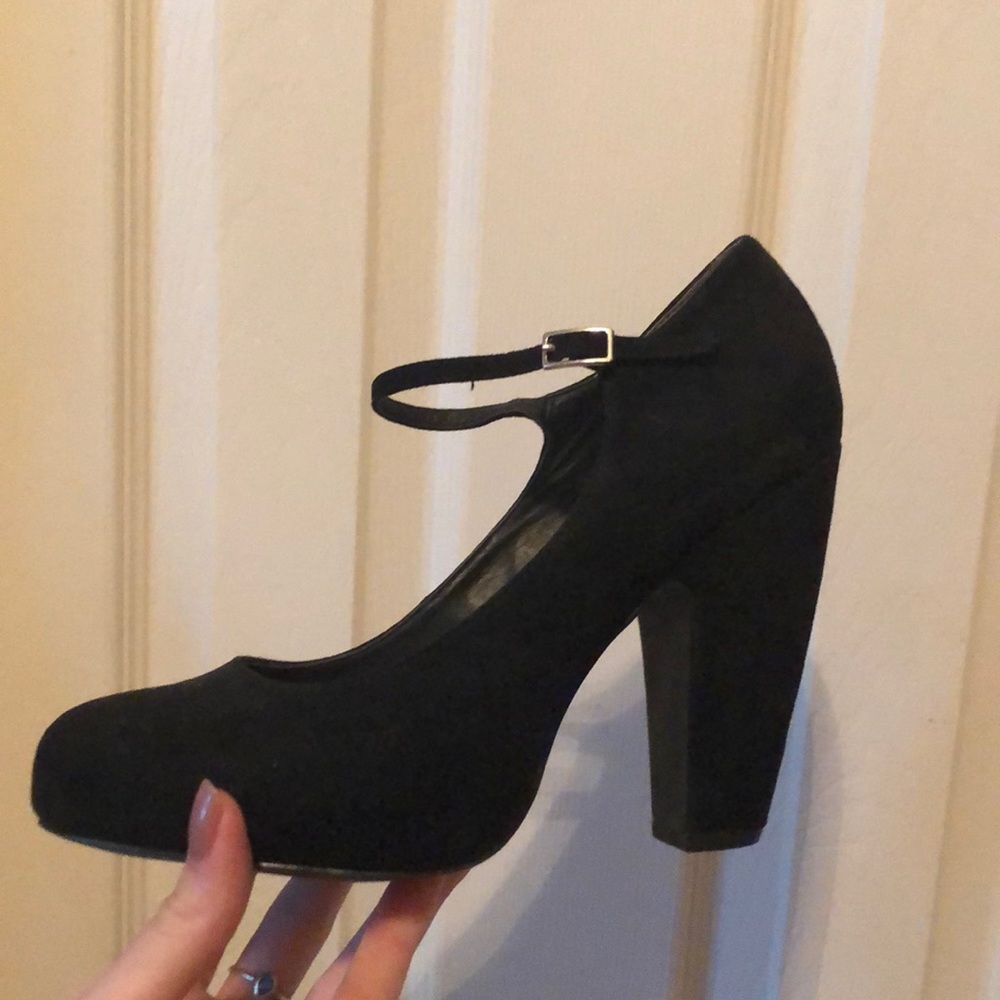 Simple black heels!